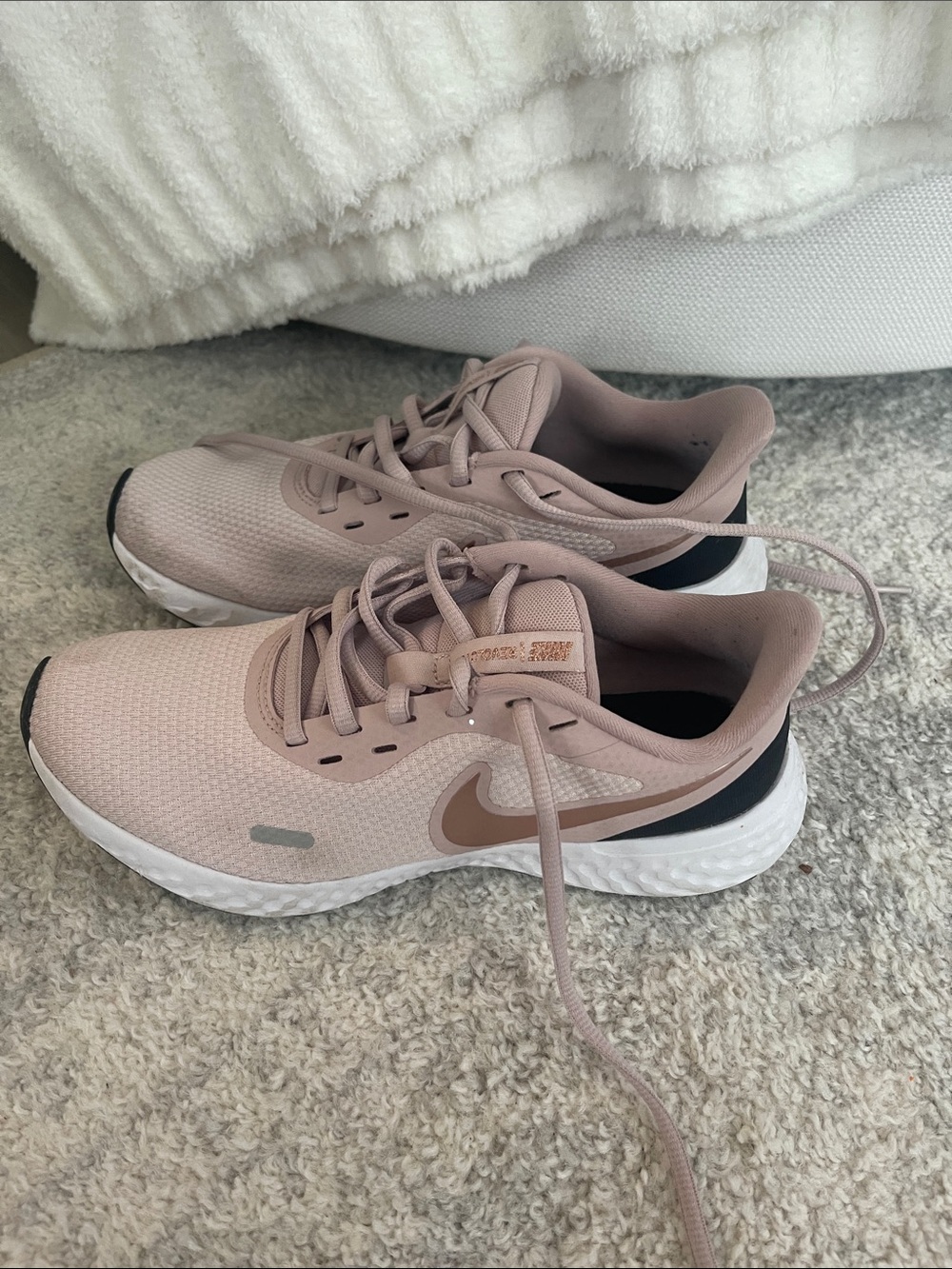 Nike Women's Athletic Shoes - Light Pink